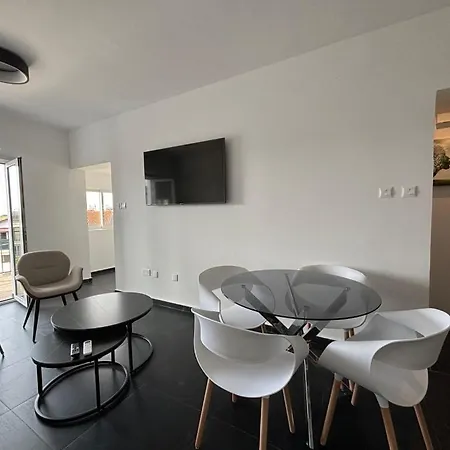 Venus Seaview 2br, Rooftop, Prime Location,