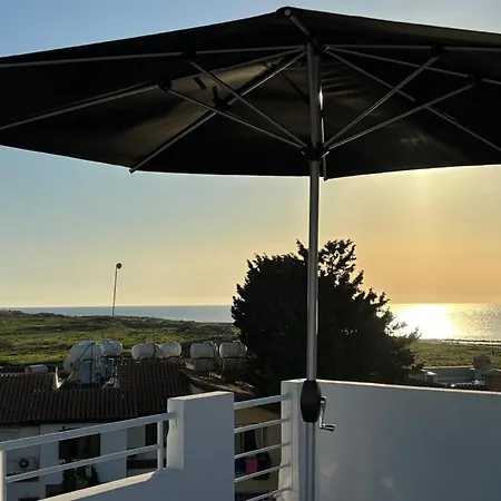 Venus Seaview 2br, Rooftop, Prime Location, * פאפוס