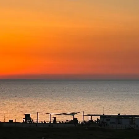 Venus Seaview 2br, Rooftop, Prime Location, דירה *