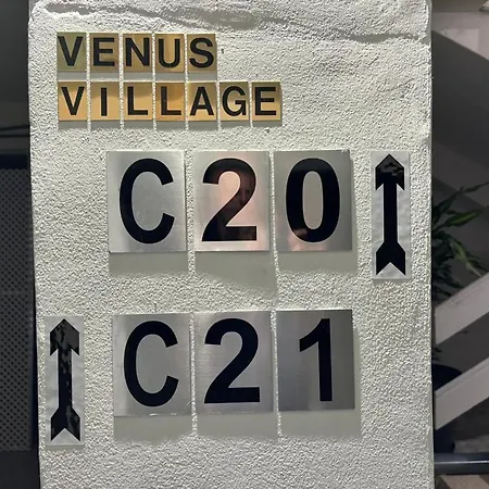 Venus Seaview 2br, Rooftop, Prime Location, * פאפוס