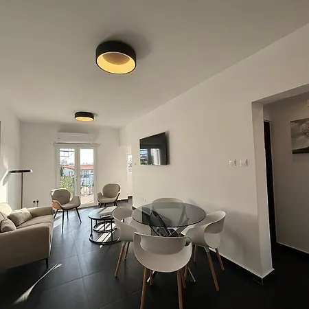 Venus Seaview 2br, Rooftop, Prime Location, דירה *