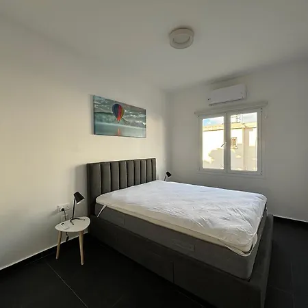 Venus Seaview 2br, Rooftop, Prime Location, Apartamento Paphos