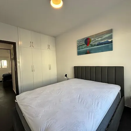 Venus Seaview 2br, Rooftop, Prime Location, פאפוס