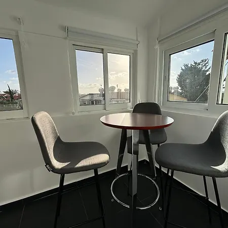 Venus Seaview 2br, Rooftop, Prime Location, פאפוס