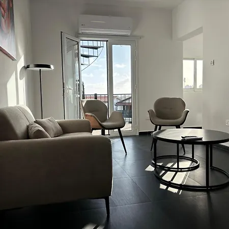 Venus Seaview 2b, Rooftop, Prime Location, Lejlighed *