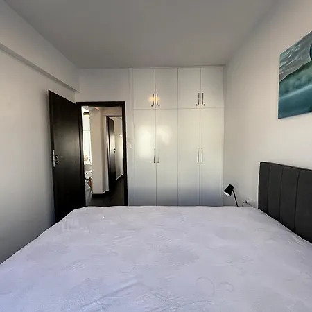 Venus Seaview 2br, Rooftop, Prime Location, פאפוס