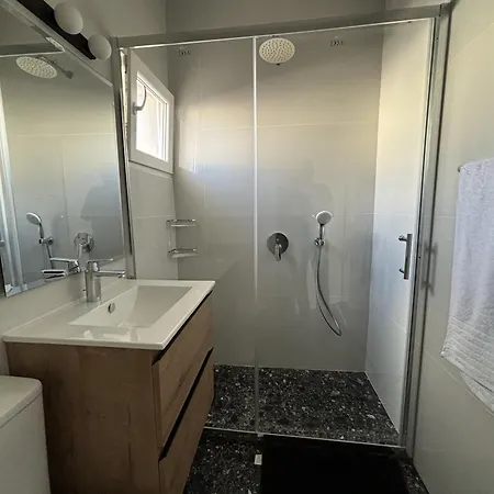 דירה Venus Seaview 2br, Rooftop, Prime Location, פאפוס