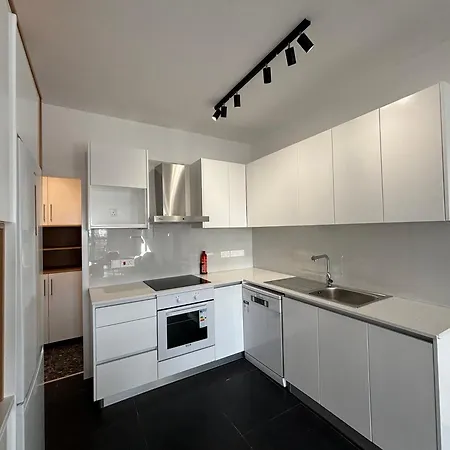 Venus Seaview 2b, Rooftop, Prime Location, דירה