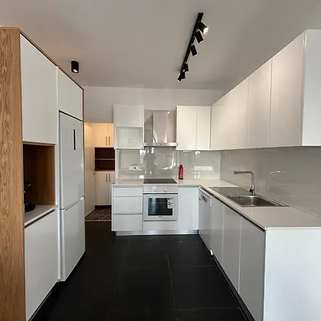 Venus Seaview 2br, Rooftop, Prime Location, * פאפוס