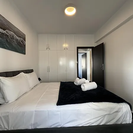 Venus Seaview 2br, Rooftop, Prime Location, דירה