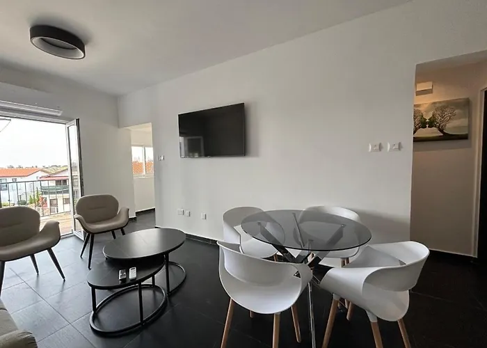 Venus Seaview 2b, Rooftop, Prime Location,