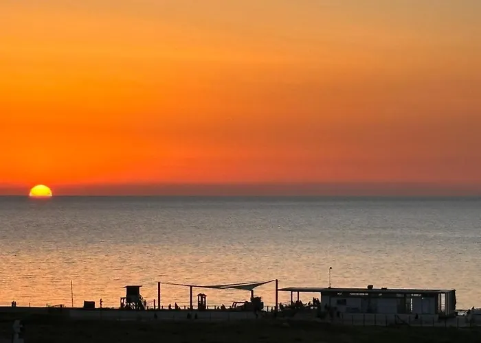 Venus Seaview 2b, Rooftop, Prime Location, アパート *