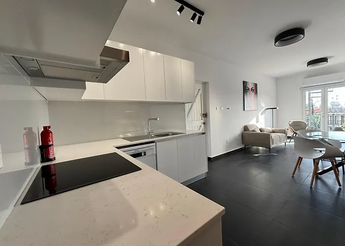 Venus Seaview 2b, Rooftop, Prime Location, アパート パ フォス