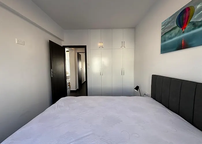 Venus Seaview 2b, Rooftop, Prime Location, パ フォス