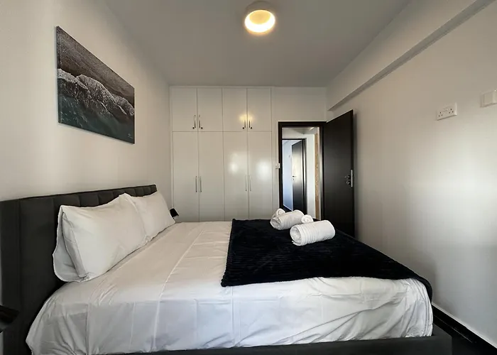 Venus Seaview 2b, Rooftop, Prime Location, アパート