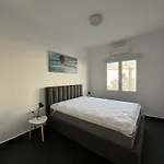 Venus Seaview 2b, Rooftop, Prime Location, شقة بافوس